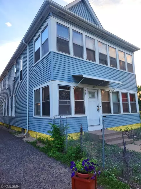 912 4th St NE, Minneapolis, MN 55413