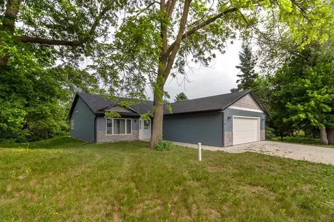 300 3rd St NE, Elysian, MN 56028