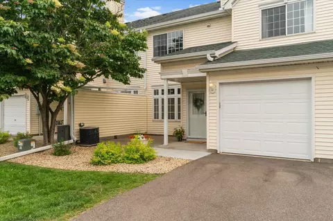 463 Aqua Cir, Lino Lakes, MN 55014