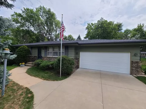 4417 Normandale Highlands Dr, Bloomington, MN 55437