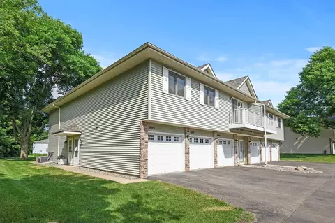 1024 Pond View Ct, Vadnais Heights, MN 55127