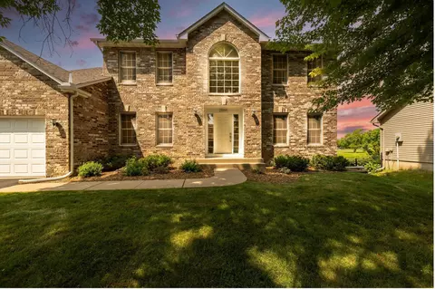 2564 Eagle Valley Dr, Woodbury, MN 55129