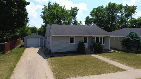 302 16th Ave NE, Austin, MN 55912