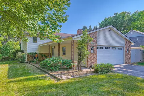 8001 Oakmere Rd, Bloomington, MN 55438