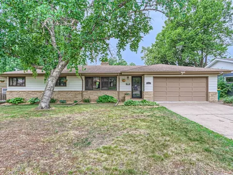 4525 Louisiana Ave N, Crystal, MN 55428