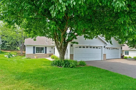 8950 Thomas Dr, Woodbury, MN 55125