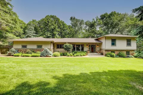 9250 Arnold Ave, Inver Grove Heights, MN 55077
