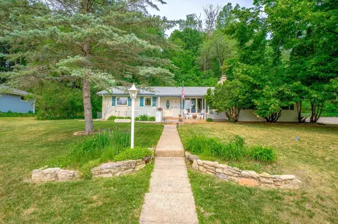 608 Lake Dr, Stillwater, MN 55082