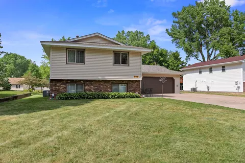 771 Hiawatha Ave, Vadnais Heights, MN 55127