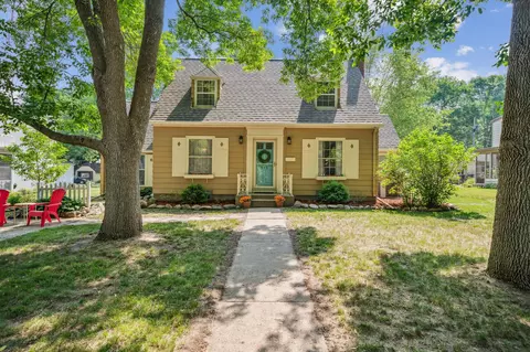915 Baker Ave, Mankato, MN 56001