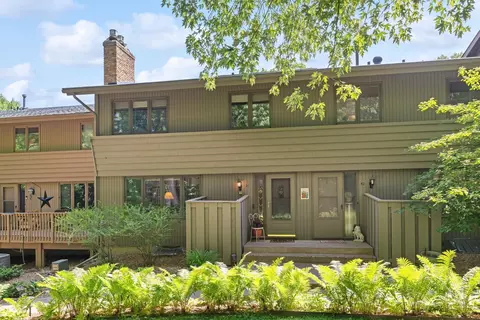 51 Walden St, Burnsville, MN 55337