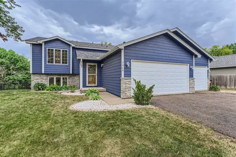 7068 Upper 36th St N, Oakdale, MN 55128