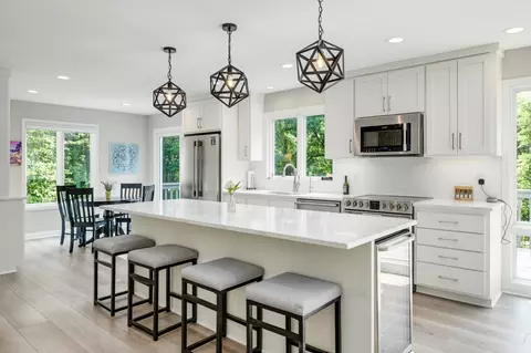 15 Eagle Ridge Rd, North Oaks, MN 55127