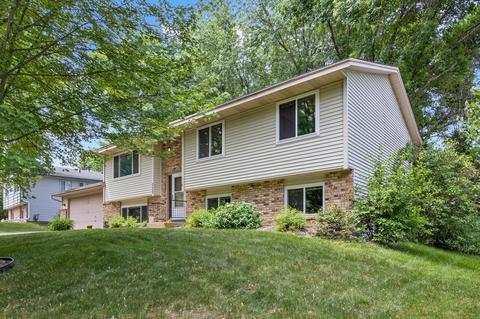 6941 Dallas Ln N, Maple Grove, MN 55311