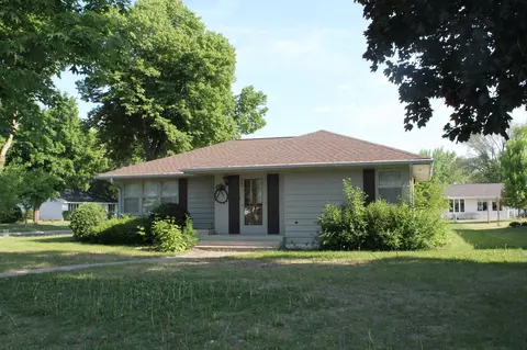 824 State St W, Cannon Falls, MN 55009