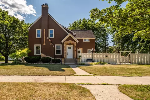 709 1st St SE, Fairfax, MN 55332