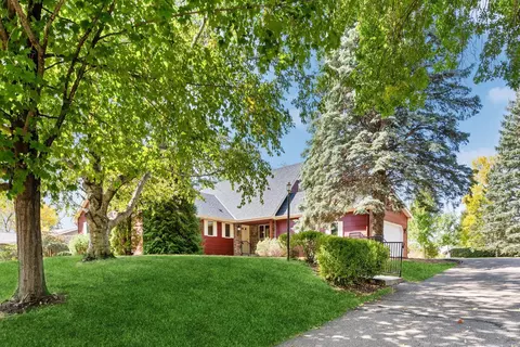 1308 Lia Dr, Northfield, MN 55057