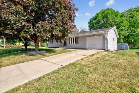 411 W Sharon St, Le Center, MN 56057