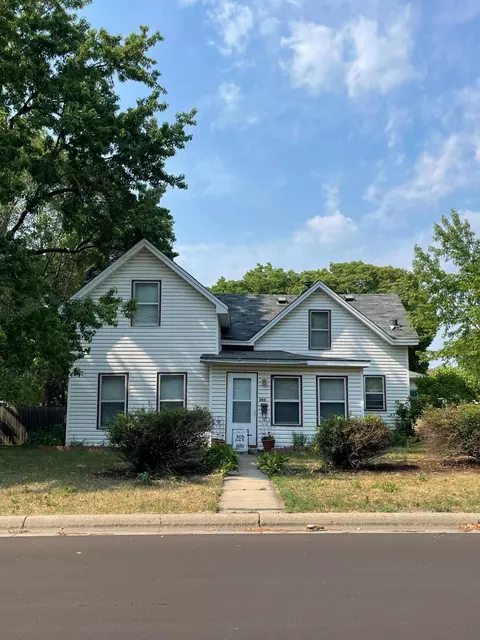 305 Park St, Anoka, MN 55303
