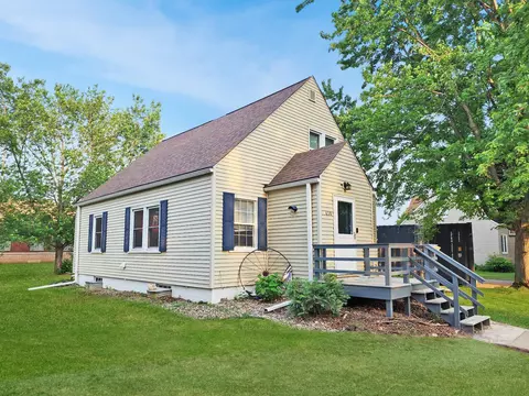 630 7th St, Walnut Grove, MN 56180
