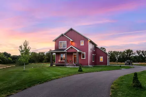 1077 Hopkins Dr, Hudson, WI 54016