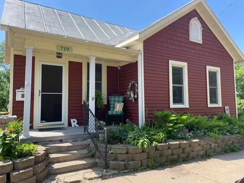 719 Maple St W, Stillwater, MN 55082