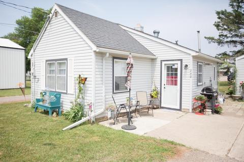 260 Maple St, Dawson, MN 56232