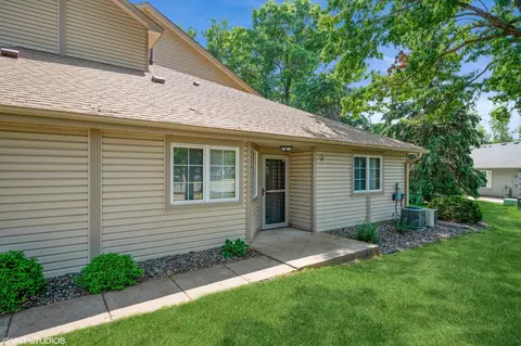 810 98th Ave NW #106, Coon Rapids, MN 55433