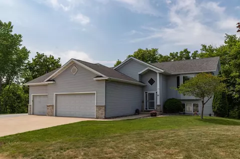 20 Rollins Dr, Elgin, MN 55932
