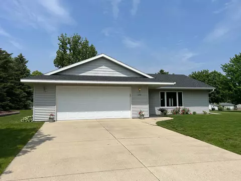 1201 Dana Dr SE, Willmar, MN 56201