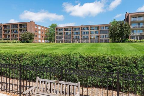 560 Indian Mound St #2B, Wayzata, MN 55391