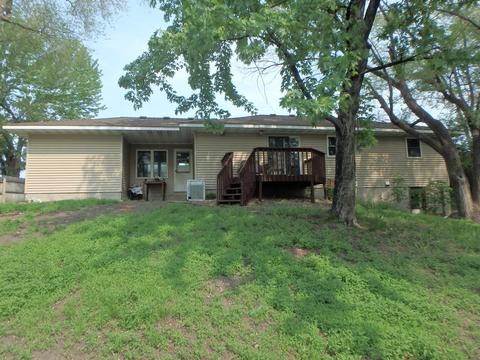 1120 Stoughton Ave, Chaska, MN 55318