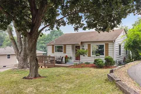 1625 Hillsboro Ave N, Golden Valley, MN 55427