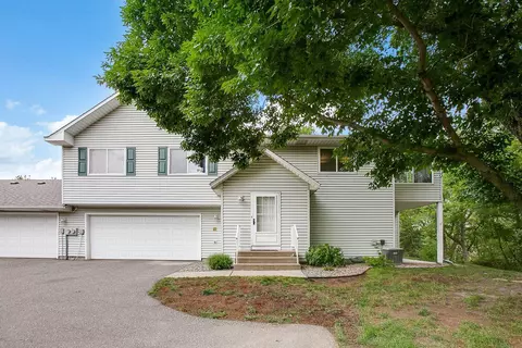 3682 Gershwin Ln N, Oakdale, MN 55128