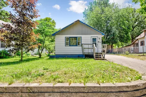 831 Willow St, Faribault, MN 55021 photo 2