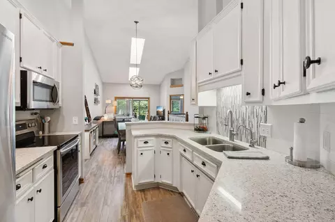 14327 Embassy Way, Apple Valley, MN 55124
