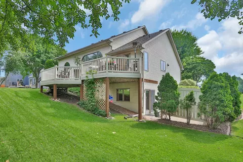3374 White Oaks Ln, Woodbury, MN 55125