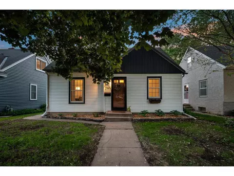 2963 Chowen Ave N, Robbinsdale, MN 55422