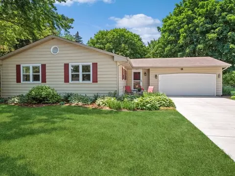 10129 Goodrich Cir, Bloomington, MN 55437