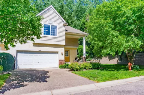 326 Brickyard Dr, Chaska, MN 55318