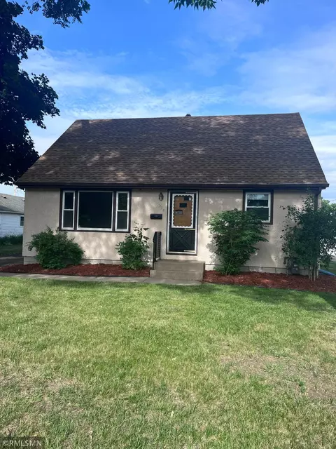 972 Spencer St S, Shakopee, MN 55379