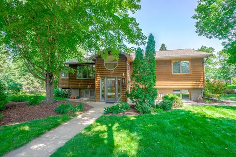 2324 Oakridge Rd, Stillwater, MN 55082