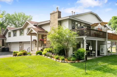 5702 Royal Oaks Dr, Shoreview, MN 55126