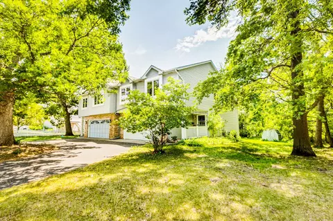 590 Sherwood Rd, Shoreview, MN 55126
