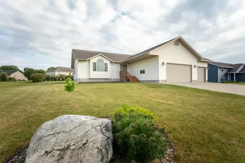 602 W Queen St, Osakis, MN 56360