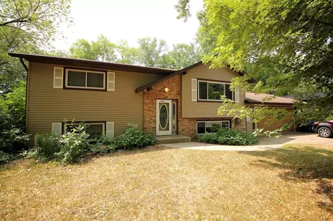 817 Maywood Dr, Saint Cloud, MN 56303