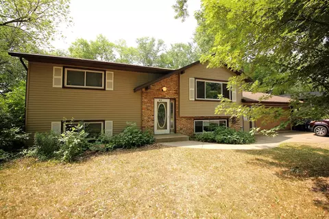 817 Maywood Dr, Saint Cloud, MN 56303