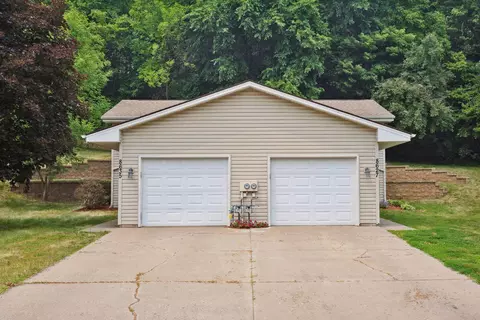 86278635 Woodlawn Dr, Rockford, MN 55373