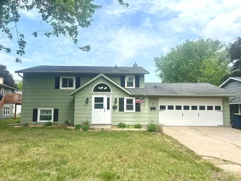 8 Sunrise Dr, New Ulm, MN 56073