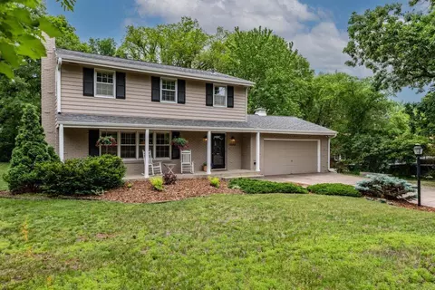 18009 Cynthia Dr, Minnetonka, MN 55345
